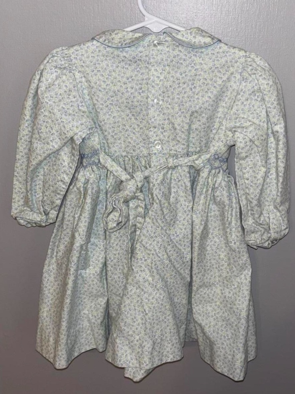 Carriage Boutique Girls Floral Smocked Dress Peter Pan Collar Long Sleeve 18-24 - Picture 2 of 2